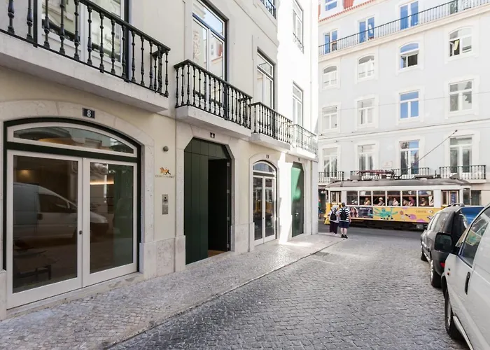 FLH Chiado Elegant Apartment
